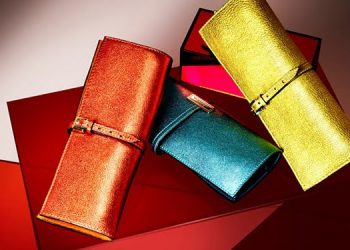 Accesorii glam, de la Burberry