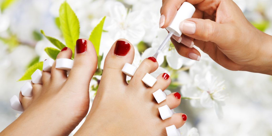 Pregateste-ti picioarele pentru vara: cum sa iti faci acasa pedichiura ca la salon